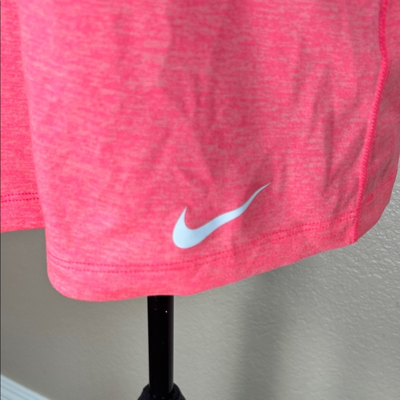 Nike Women's Athletic Tank Top With A Pink Hue Size Small - Picture 2 of 4